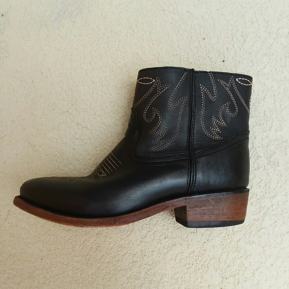 DOLCE VITA Black Western Ankle Boots Size 6.5